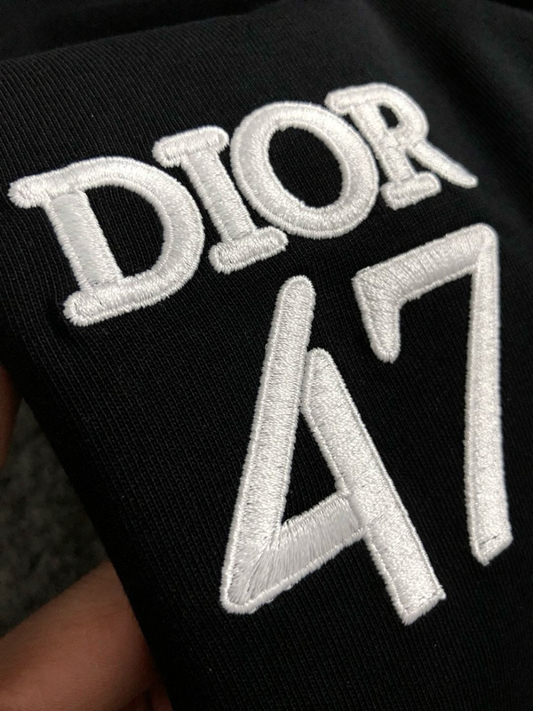 ブランドTシャツ着用イメージ